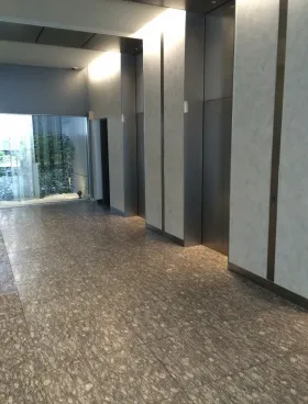 田町フロントビルの外観