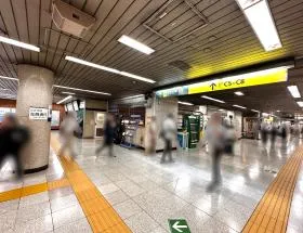 新宿三丁目駅（都営新宿線）
