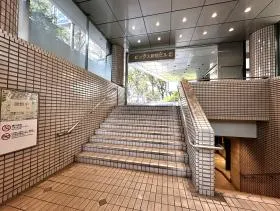 階段から上がる