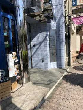 岩本和裁ビルの外観