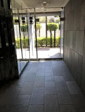 岩本和裁ビルの外観