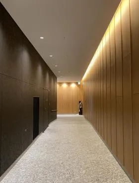 上野フロンティアタワーの外観