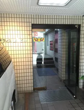 オフィスAビルの外観