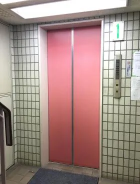 オフィスAビルの外観