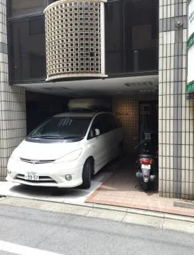 オフィスAビルの外観