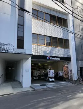 MAYU TOKYOビルの外観