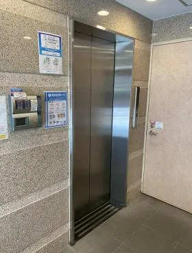 第13大鉄ビルの外観