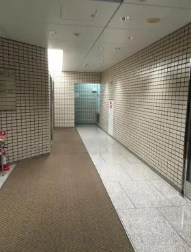 興信ビルの外観