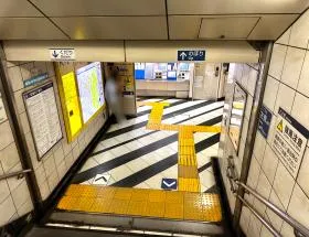 東京メトロ丸ノ内線「新宿御苑前駅」