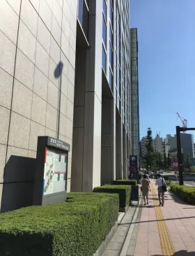 オランダヒルズ森タワーROPビルの外観
