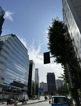 オランダヒルズ森タワーROPビルの外観