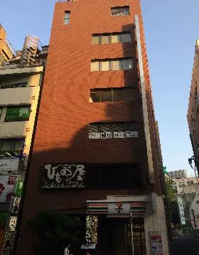 河上ビルの外観