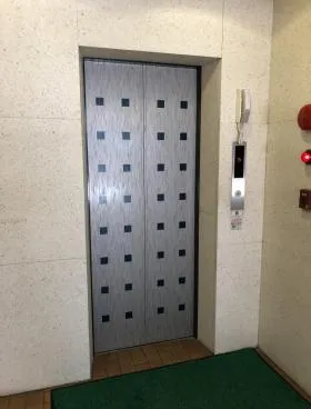 西新宿手塚ビルの外観