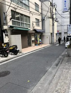 西新宿手塚ビルの外観
