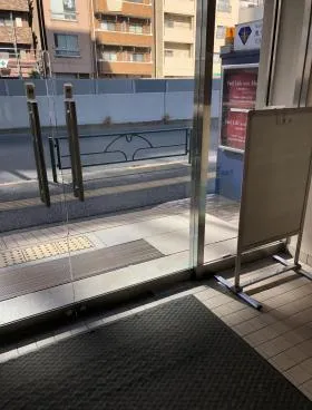 松屋明石町本館ビルの外観