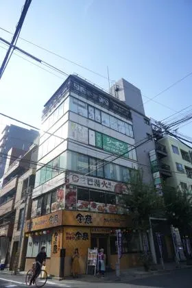 シルバーストンビルの外観