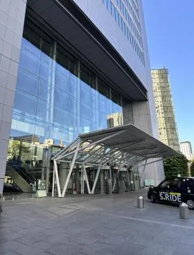 汐留メディアタワービルの外観