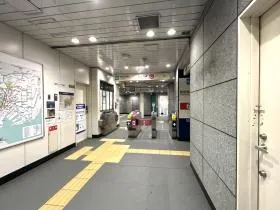 東京メトロ丸ノ内線「新宿御苑前駅」