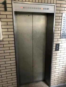 バイナリー・北青山ビルの外観
