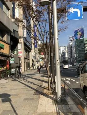 バイナリー・北青山ビルの外観