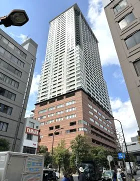 クロスエアタワーの外観