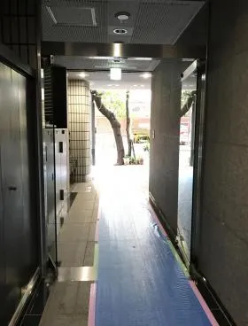 隼東幸ビルの外観
