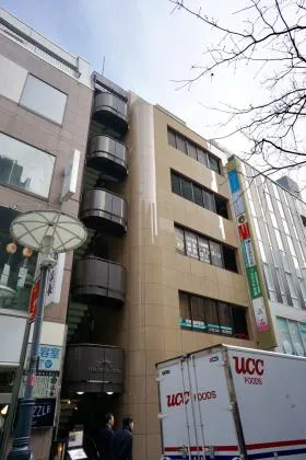 萬屋ビルの外観