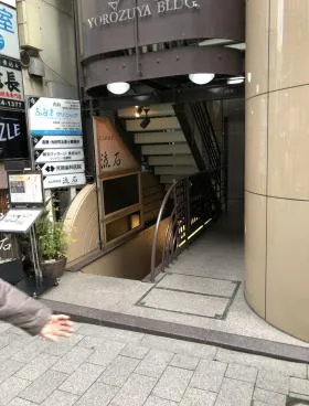 萬屋ビルの外観