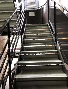 萬屋ビルの外観