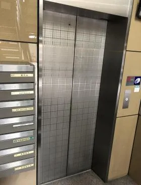 萬屋ビルの外観