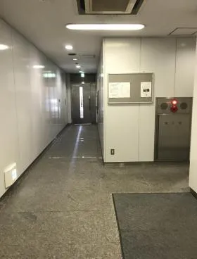 M&Cビルの外観