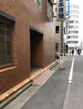 日本ビルの外観