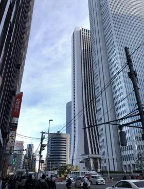 DUO西新宿ビルの外観