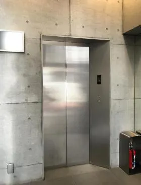 代官山フロントビルの外観