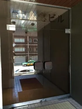 小島忠ビルの外観