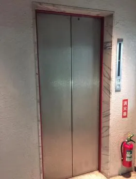 小島忠ビルの外観