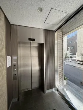 茂商ビルの外観