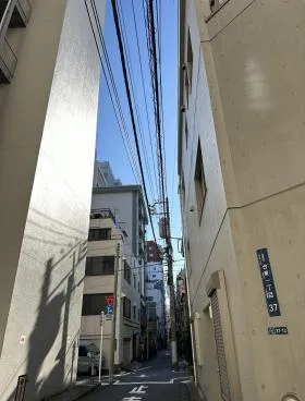 茂商ビルの外観