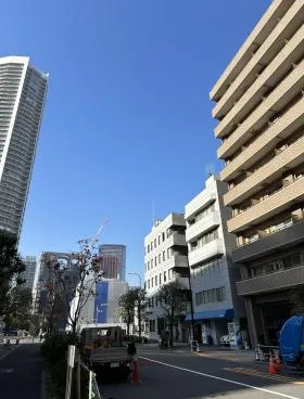 ロジックビルの外観