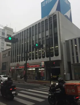 松亀センタービルの外観