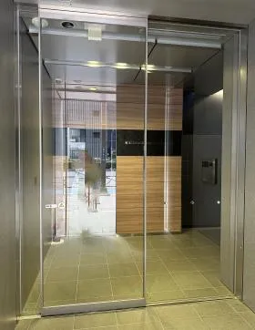 麹町スクエアプラザの外観