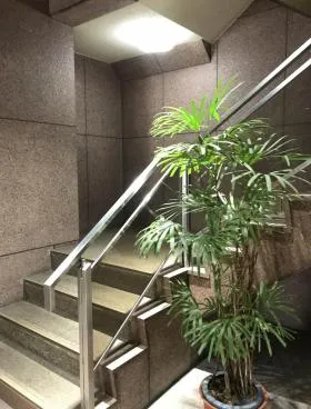 清話会ビルの外観
