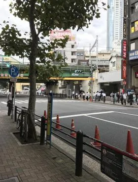 清話会ビルの外観