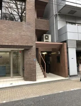 トラスト新宿ビルの外観
