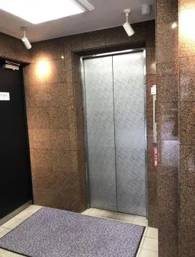 トラスト新宿ビルの外観