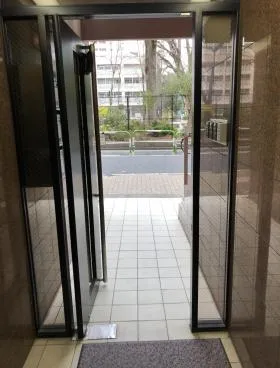 トラスト新宿ビルの外観