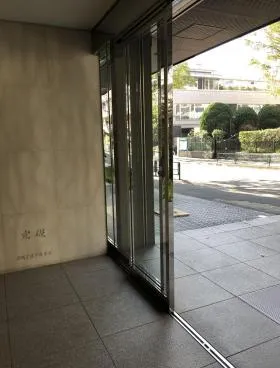青山サンライトビルの外観