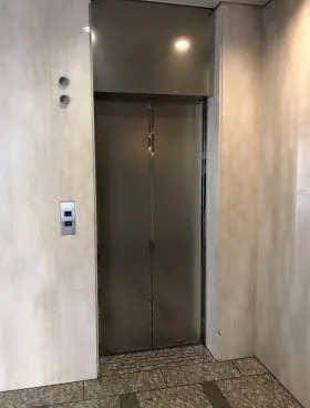 青山サンライトビルの外観
