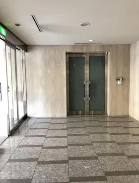 青山サンライトビルの外観