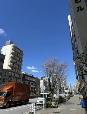 やないビルの外観